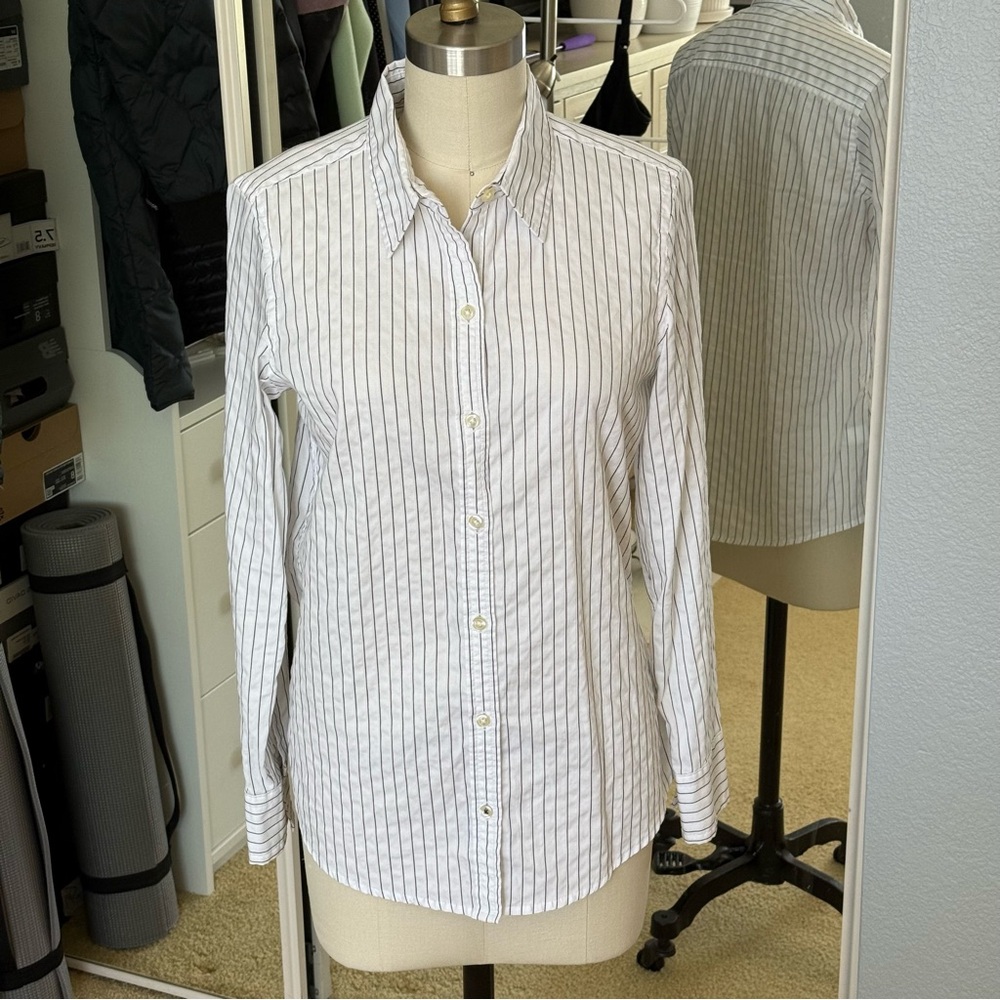Banana Republic White and Black Casual Button Down Shirt Size: S